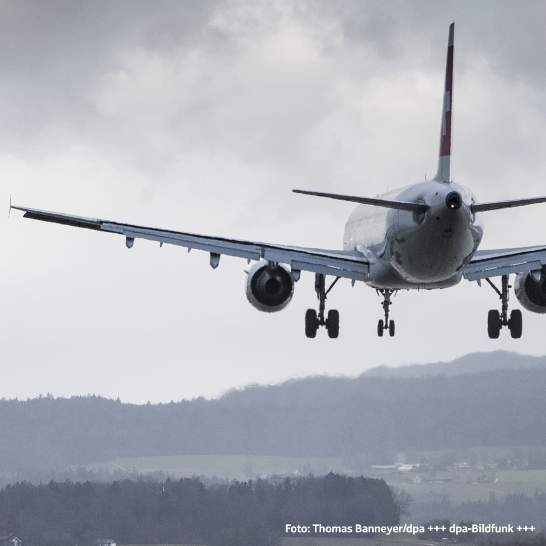 Flugzeug-Flughafen_Zuerich_88962591-fb-bp