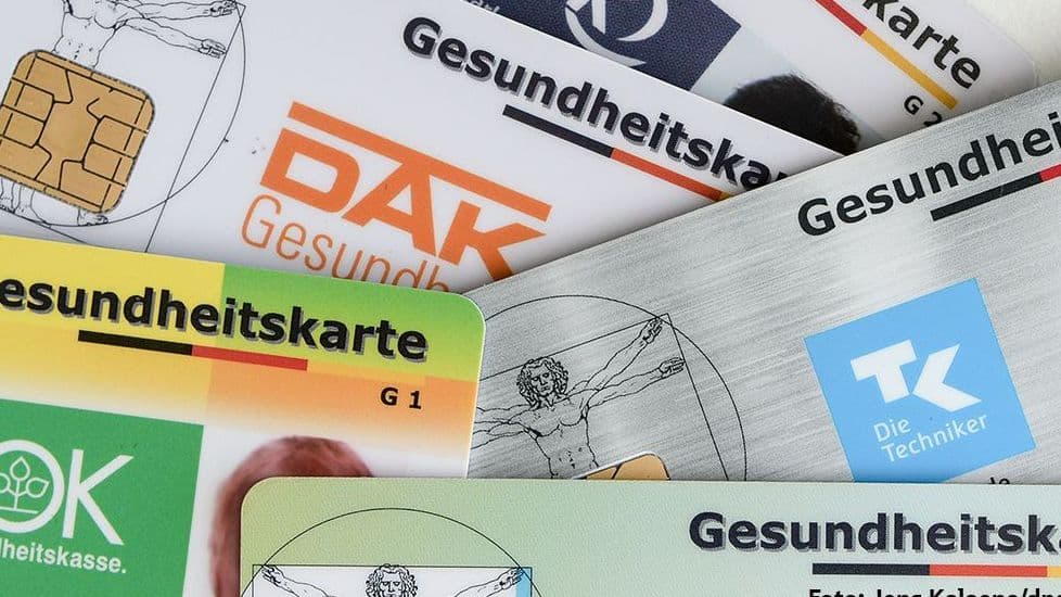 Versichertenkarten verschiedener Krankenkassen