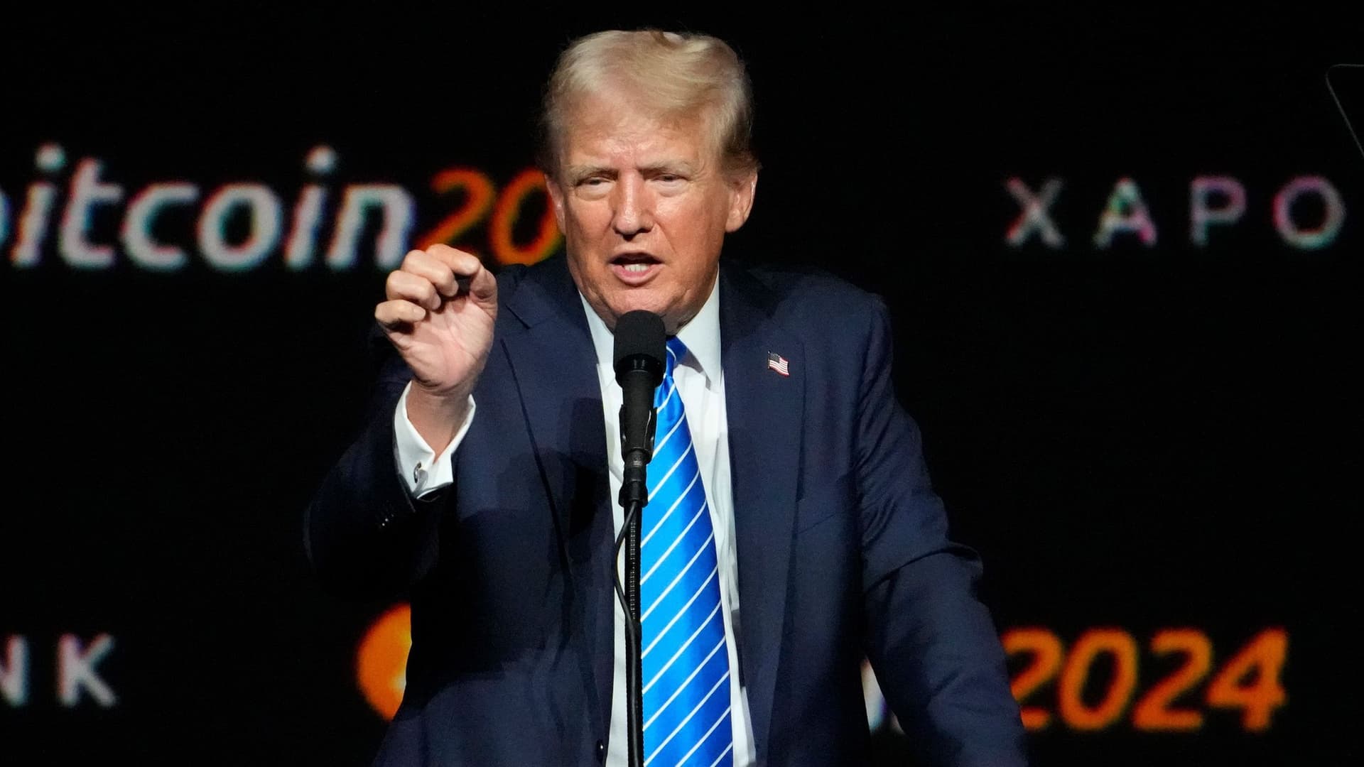 Donald Trump redet auf der bitcoin 2024