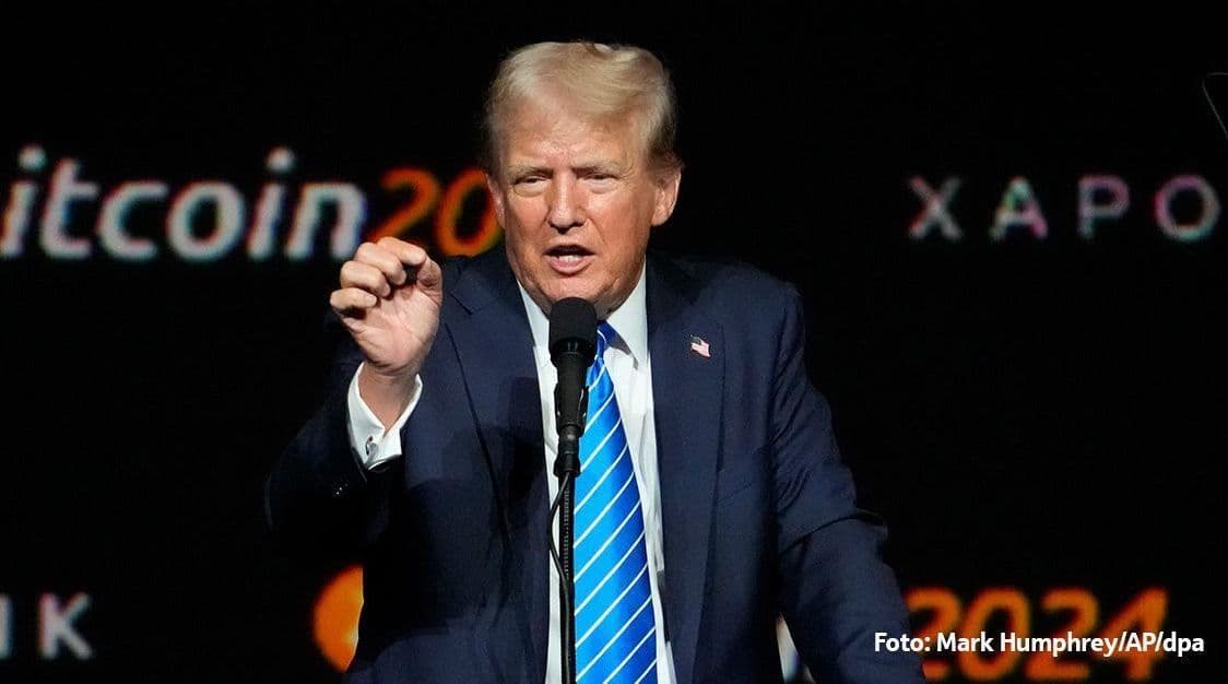 Donald Trump redet auf der bitcoin 2024