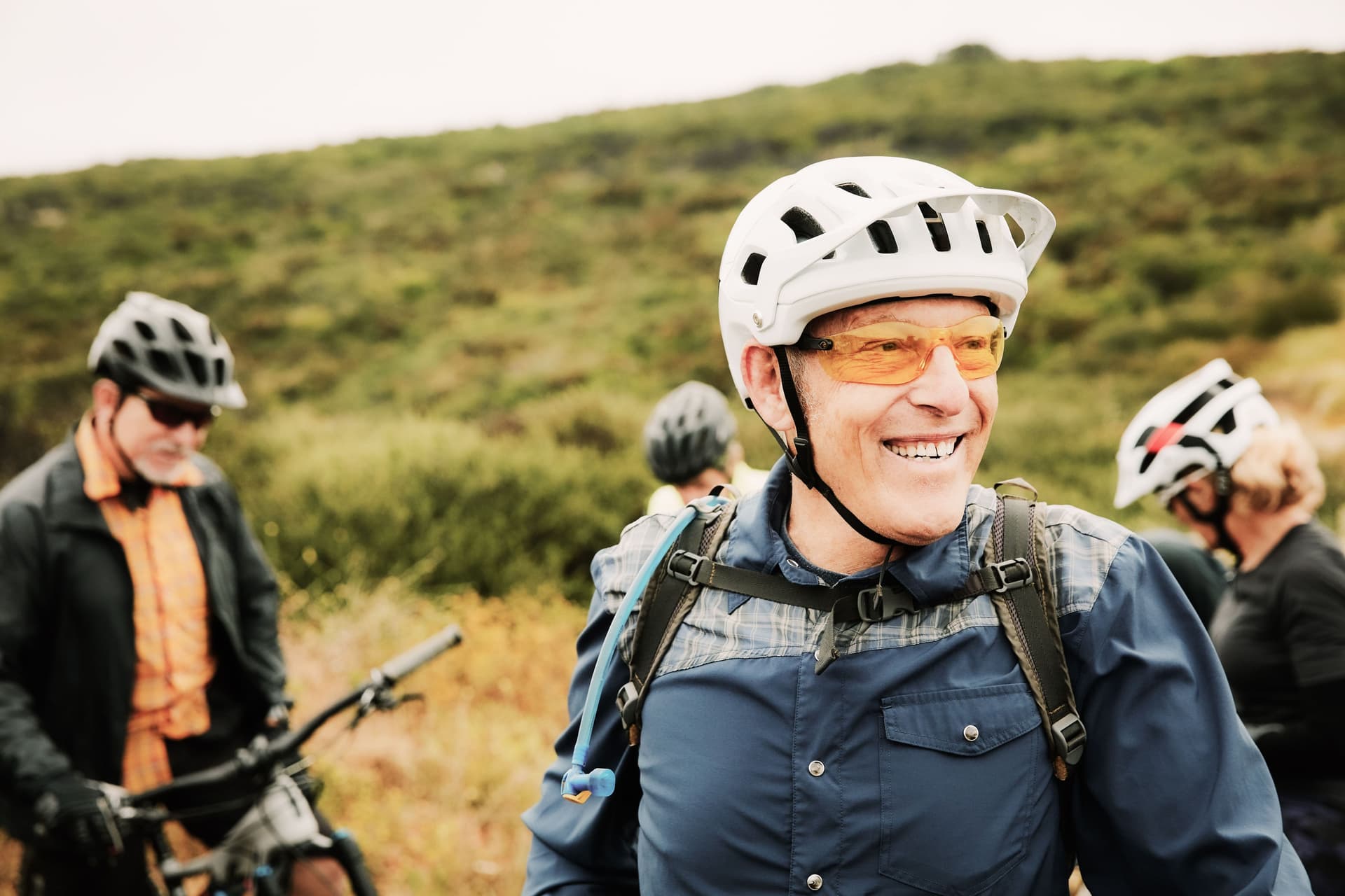 Eine Gruppe Mountainbiker bei der Pause
