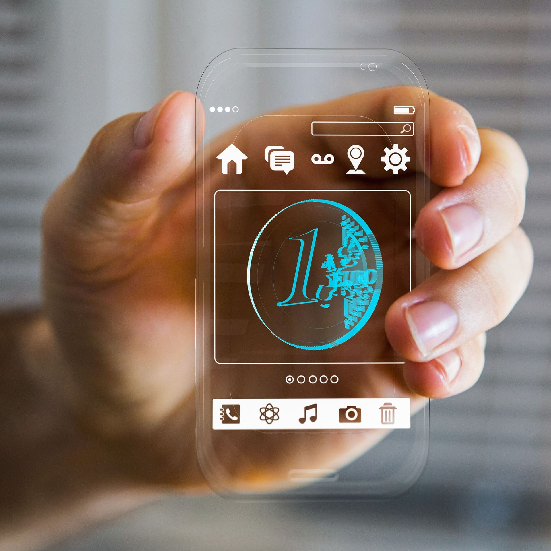 Eine Hand hält ein futuristisches Smartphone, das durchsichtig ist. Auf dem Display erscheint eine bläulich-leuchtende 1-Euro Münze. 