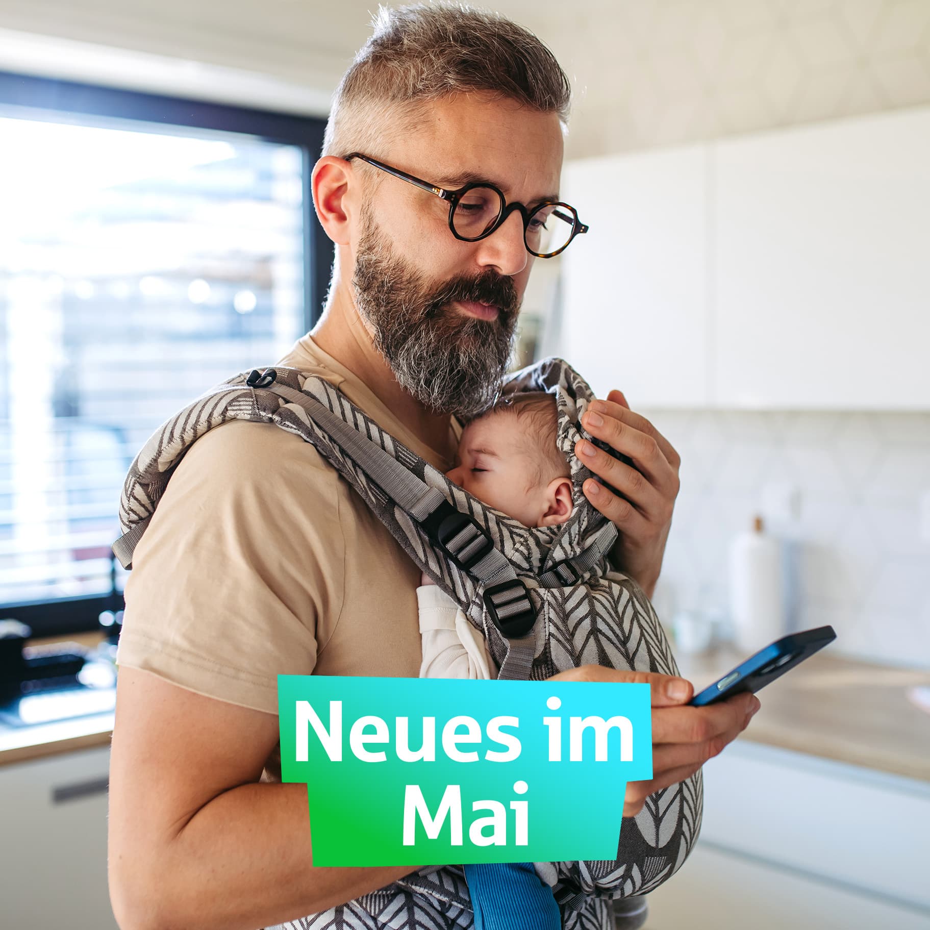 neues-im-mai-ein-mann-mit-baby-in-trage-GI-2197993172-1-1