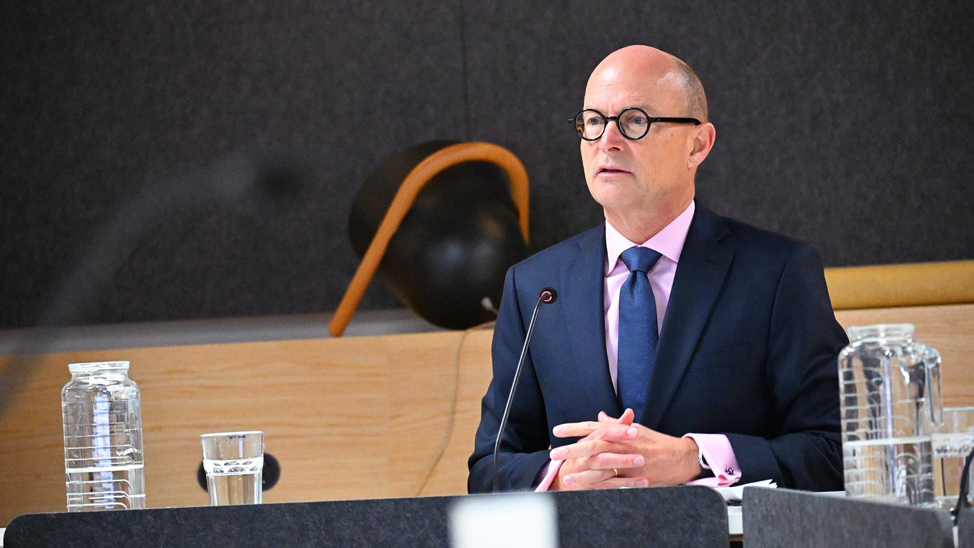 DSGV-Präsident Ulrich Reuter spricht an einem Podium bei der Pressekonferenz Zukunft Mittelstand 2026