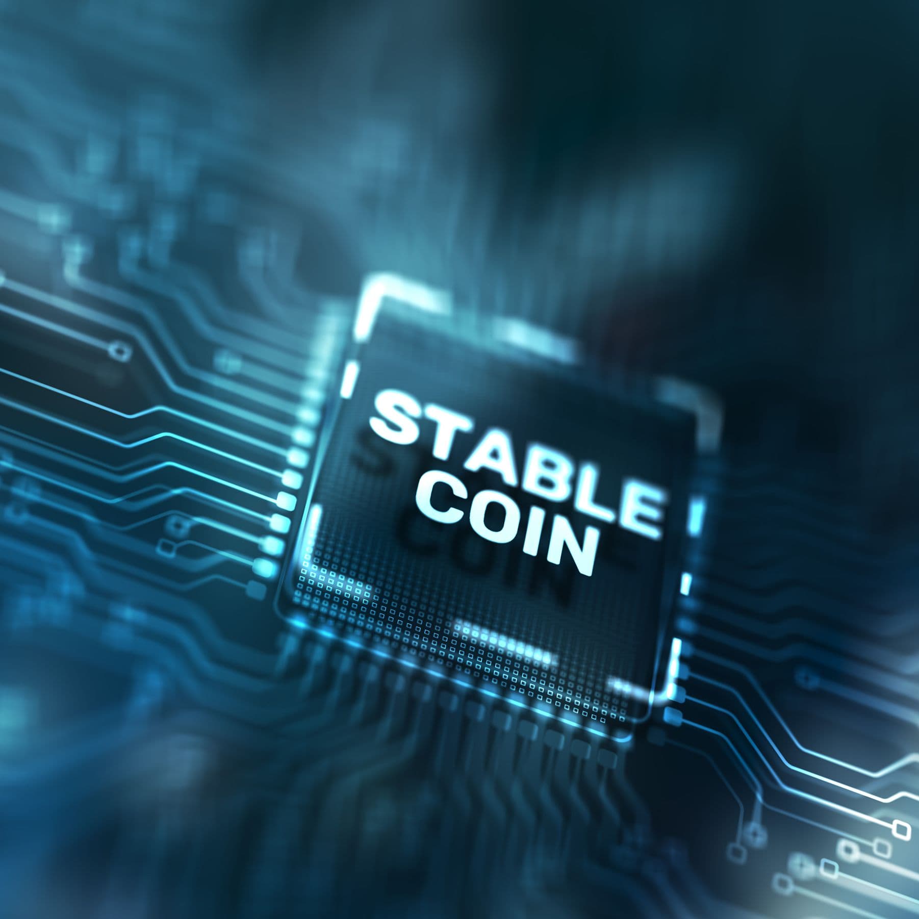 Das Bild zeigt eine Nahaufnahme einer digitalen Leiterplatte mit einem zentralen Chip, auf dem der Schriftzug „STABLE COIN“ leuchtet, was die Verbindung von Technologie und Kryptowährung symbolisiert.