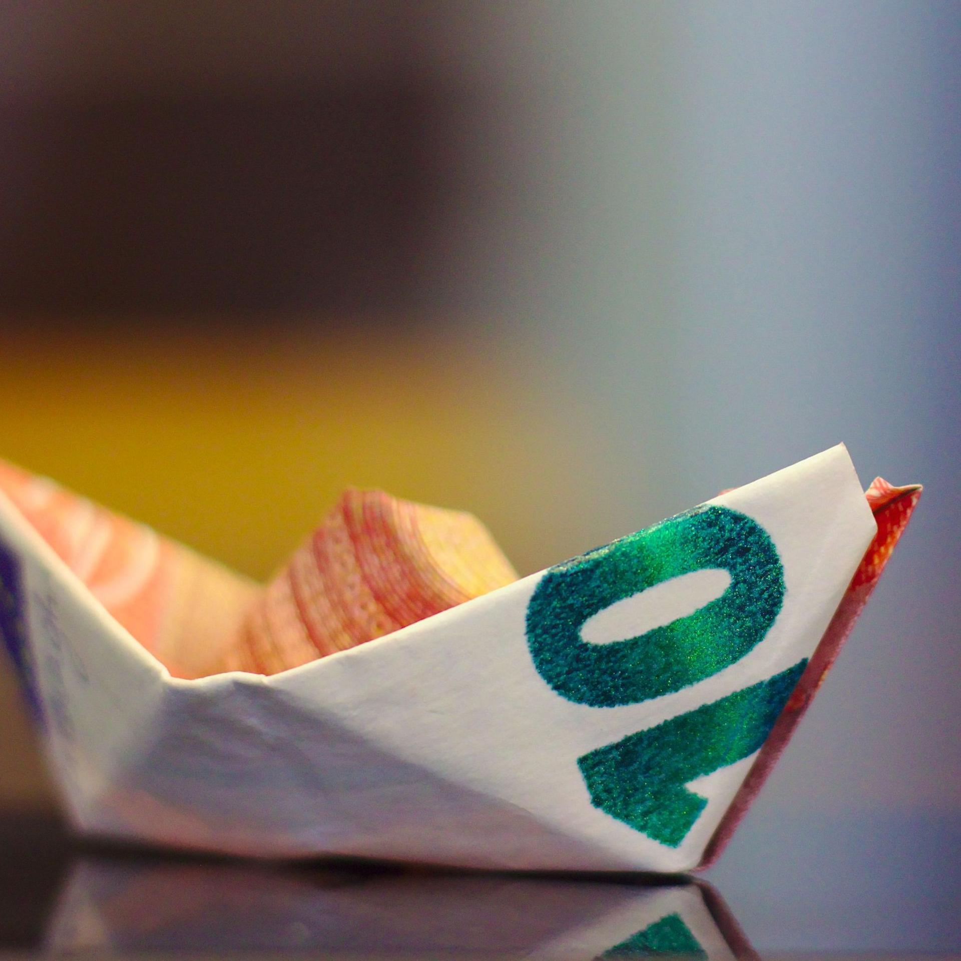 Papierboot aus einem 10€ Schein