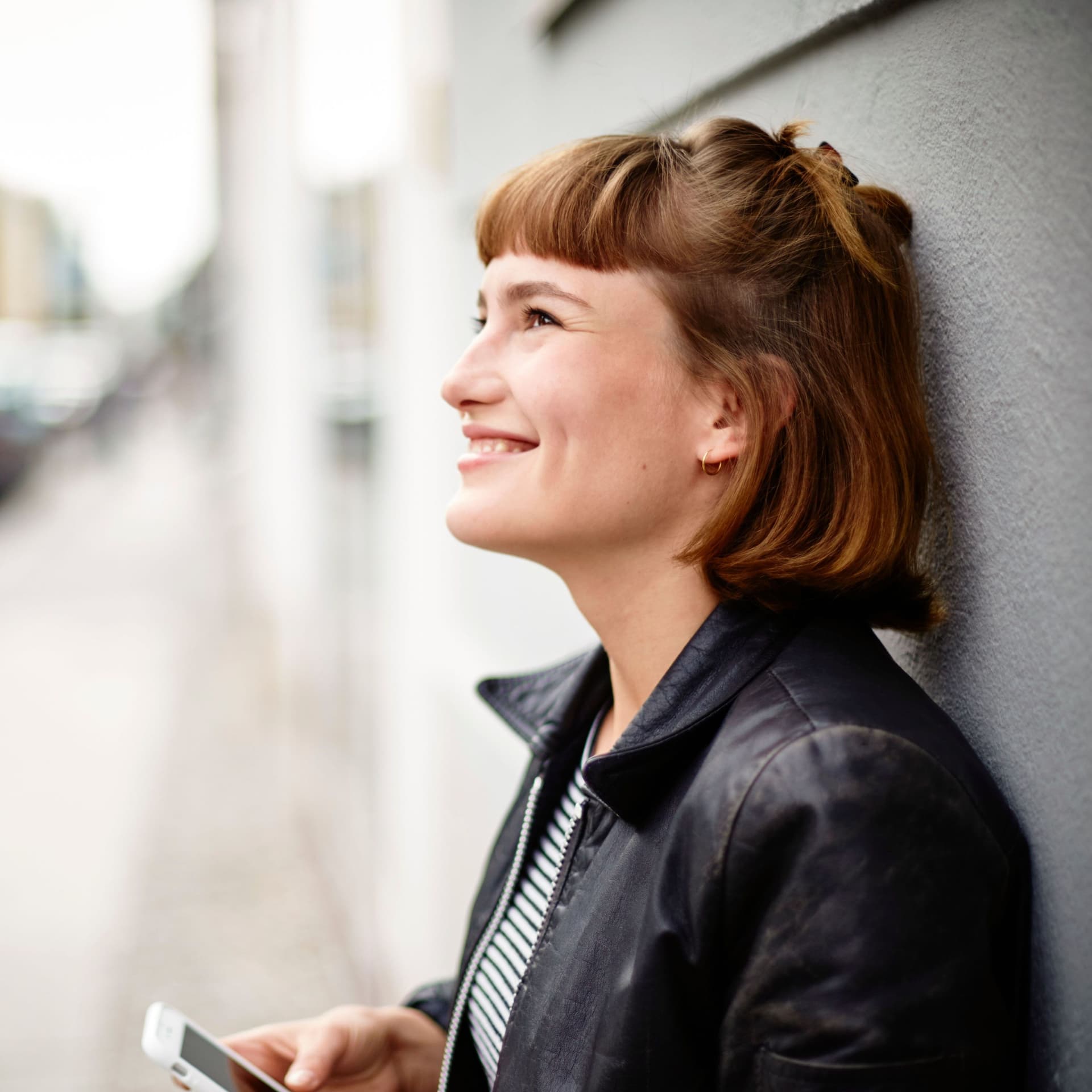 Frau trifft Bankerin zur Finanzberatung