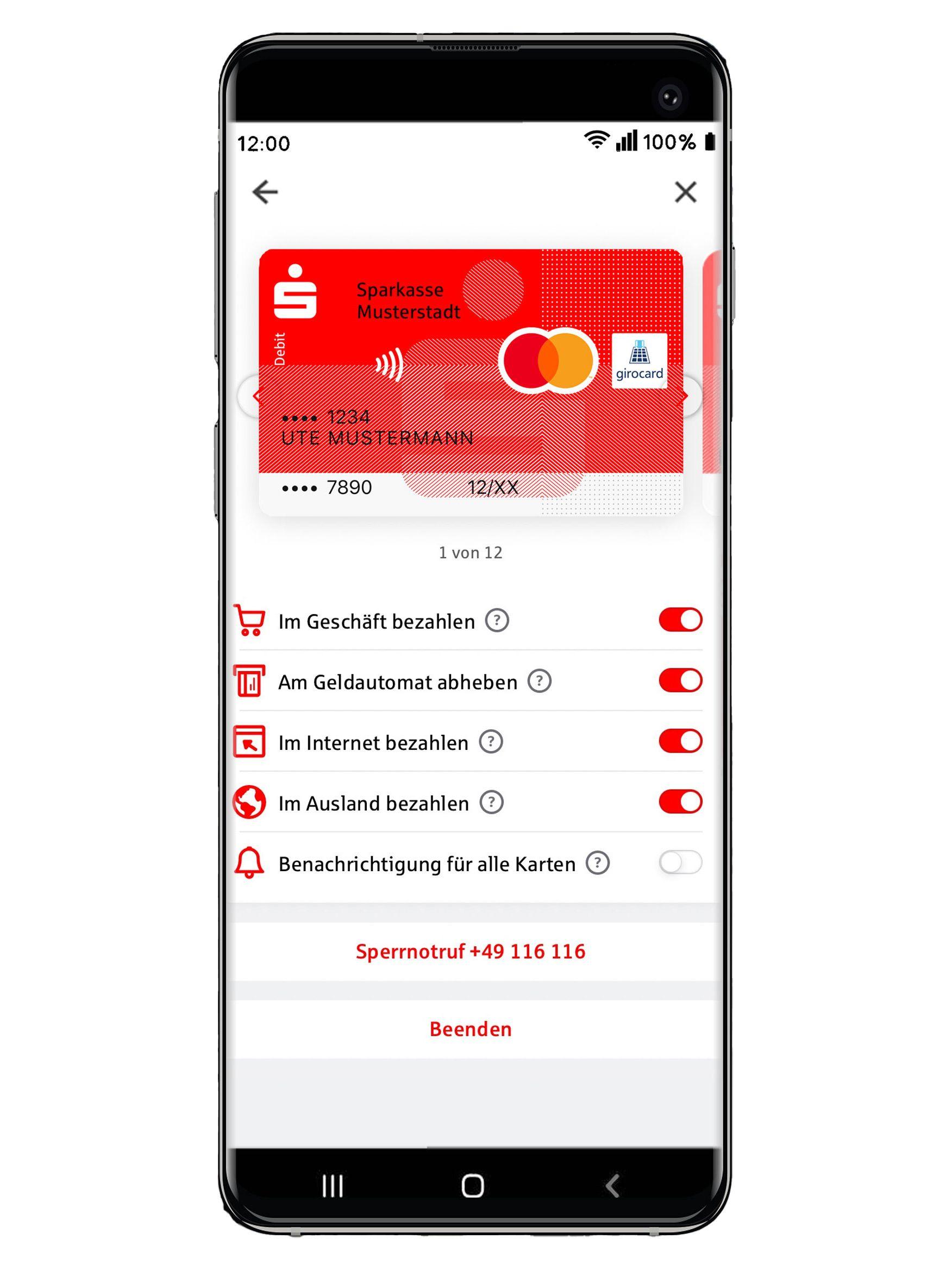 Ein Smartphone-Display mit der digitalen Bezahl-App Mobiles Bezahlen der Sparkasse, vor einem unscharfem Hintergrund. Auf dem Display ist die Sparkassenbankkarte abgebildet und verschiedene Freischaltungen wie z.B. im Ausland bezahlen.