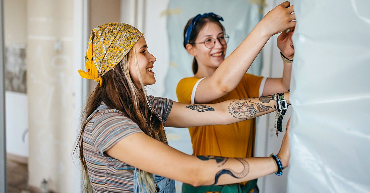 zwei-junge-frauen-beim-renovieren-1405703324-3492.jpg?hash=zwei_junge_frauen_beim_renovieren_1405703324_3492_4a71bec784