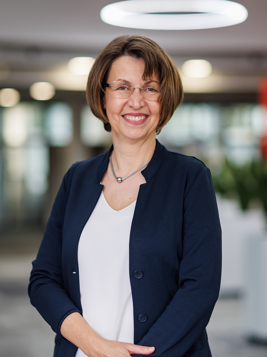Mitarbeiterin Frau Martina Bastian-Droß