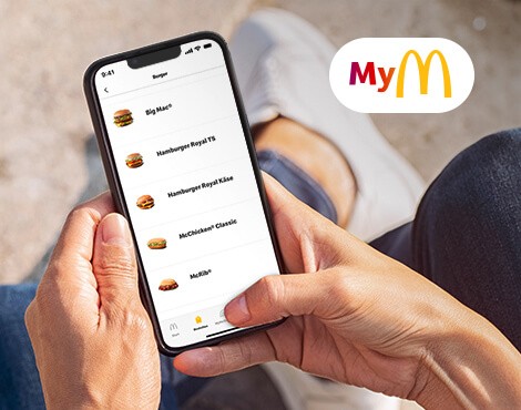 Hand auf Handy scrollt Menü durch