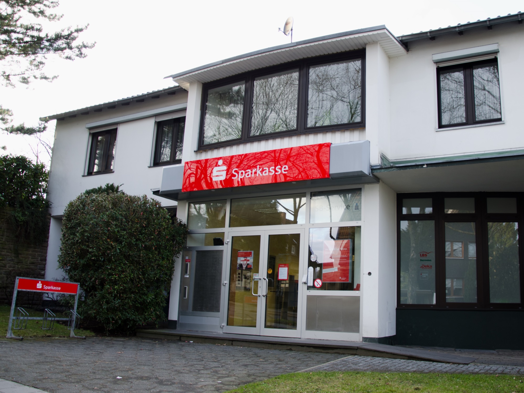 Sparkasse Filiale Ahornstraße - vorübergehend wg. Neubau am Standort Campus-Boulevard 57 zu finden