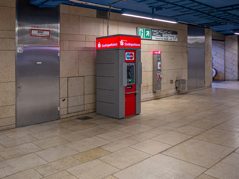 Foto des Geldautomaten Geldautomat Olympia Einkaufszentrum (OEZ), U-Bahn Zwischengeschoss