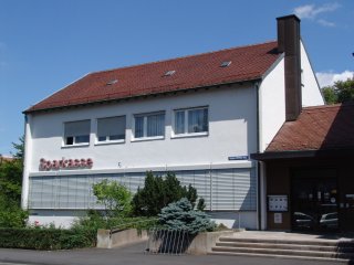 Wegen Umbau ab dem 23.10.15 geschlossen. Die Automaten stehen wie gewohnt zur Verfügung.