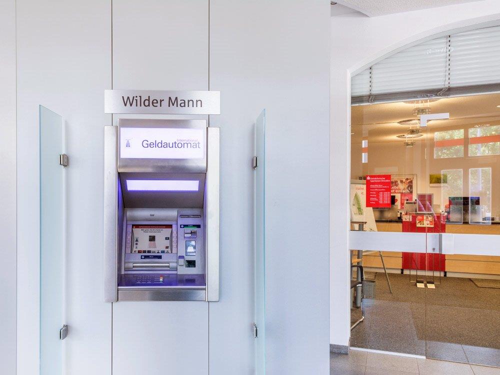 Foto des Geldautomaten Geldautomat Dresden Wilder Mann