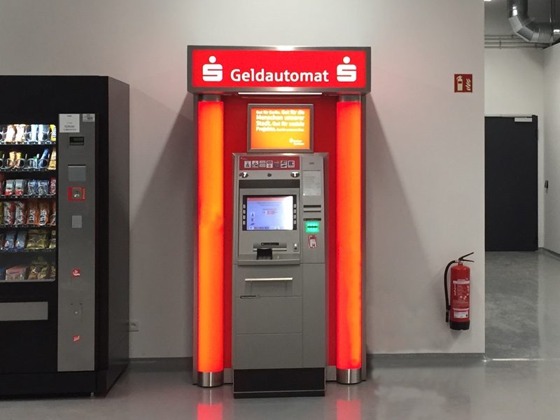 Sparkasse Geldautomat Flughafen Berlin Schönefeld Terminal D2