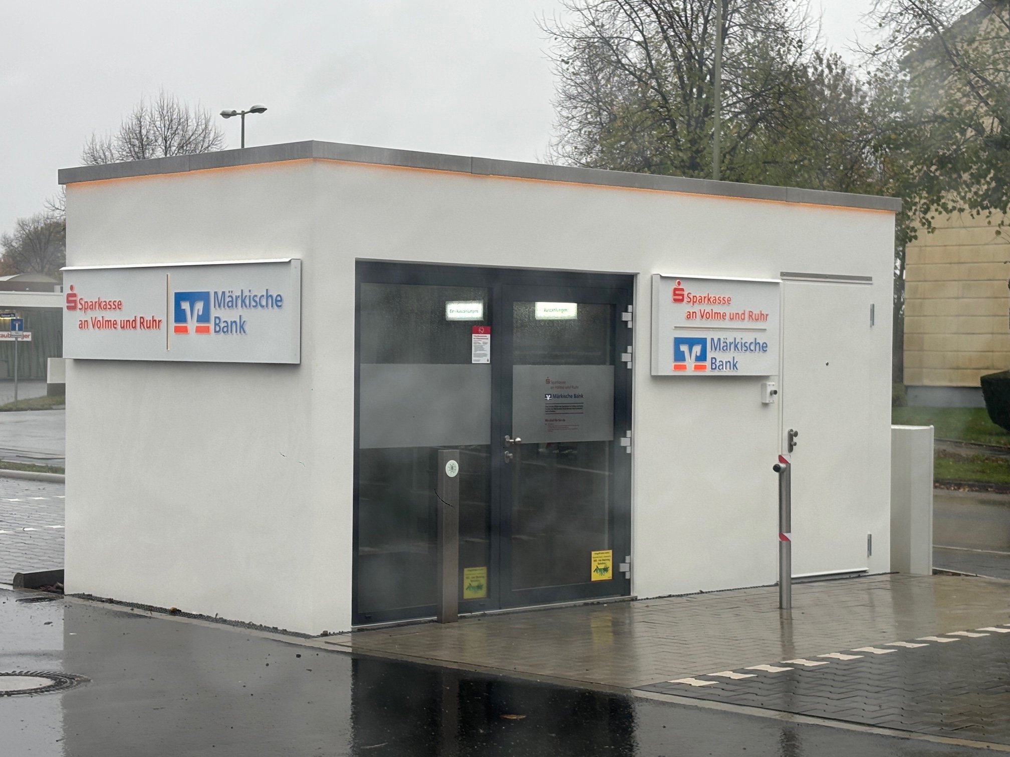 Foto des Geldautomaten Geldautomat Vorhalle